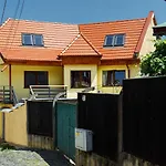 Aki Gray Brașov