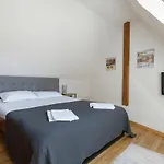 Apartament Aki Gray *