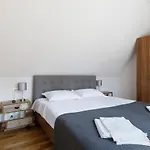 Aki Gray Apartament