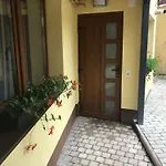Apartament Aki Gray *