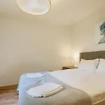 Apartament Aki Gray *