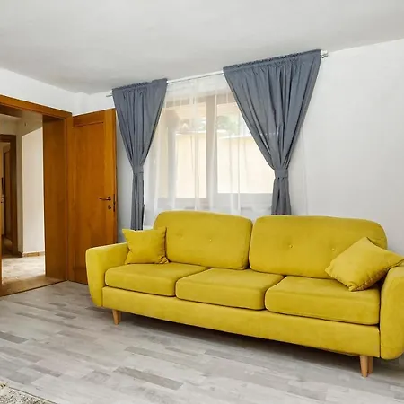 Aki Gray Apartman *