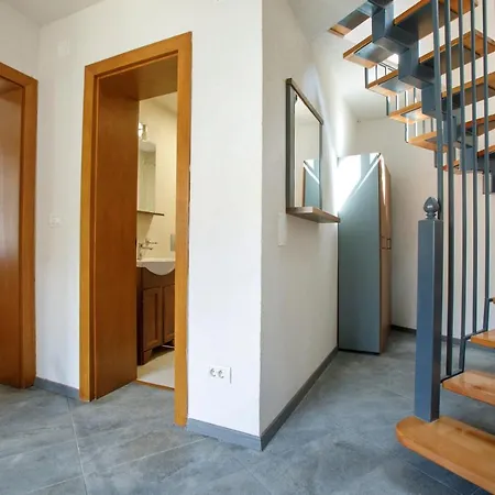 아파트 Aki Gray 브라쇼브