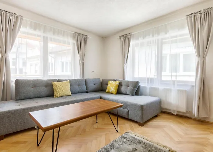 Aki Gray Apartman Brassó